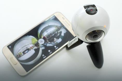 Because Of This Little Camera, Everyone Will Stare At You!