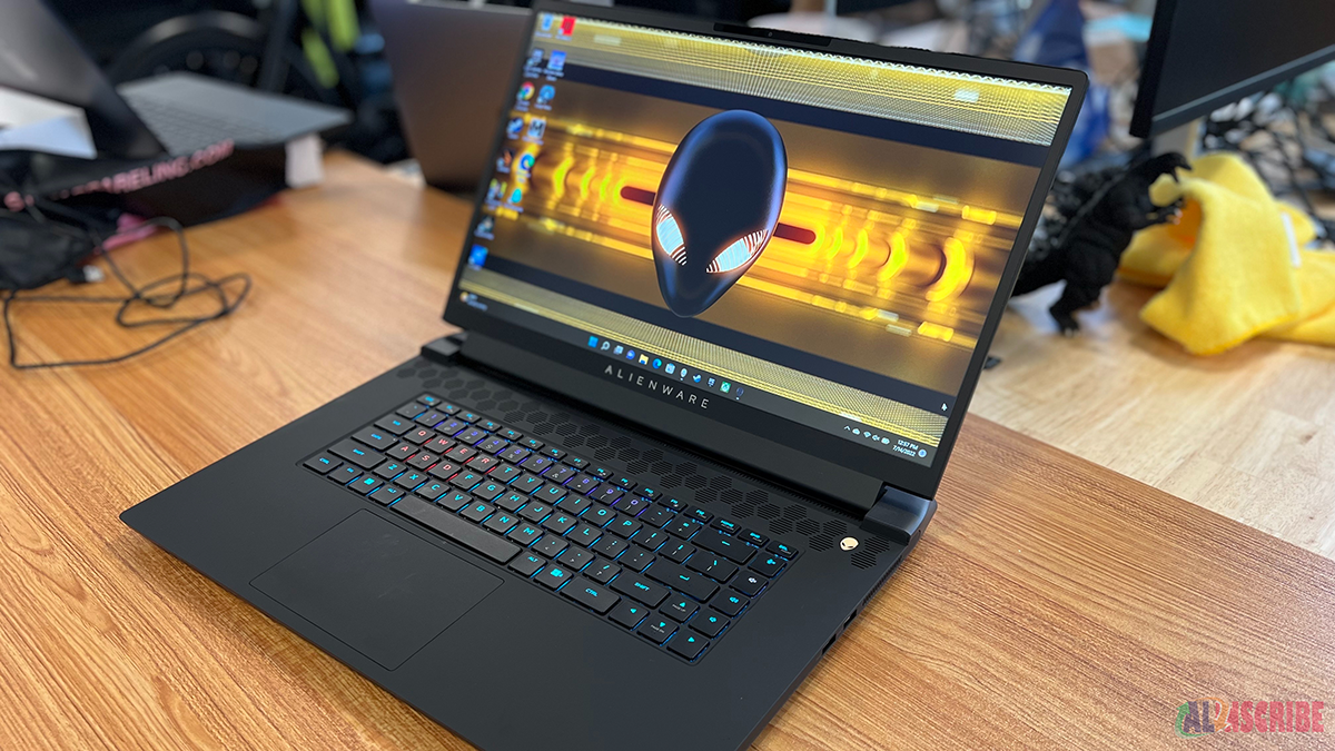 Alienware m17 R5 (AMD Advantage)